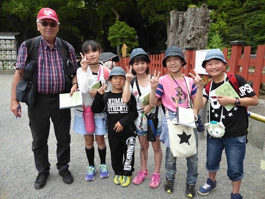 126_jap. žáci vítají turisty